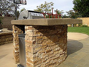 BBQ counter w/ trash can